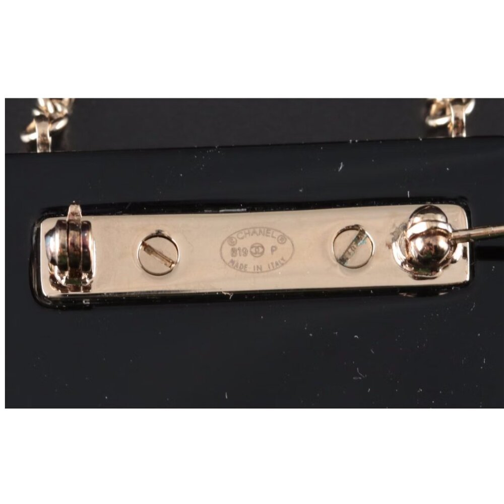 SOLD - Chanel 2019 Resin CC Purse Brooch Pin - Picture 3 of 3